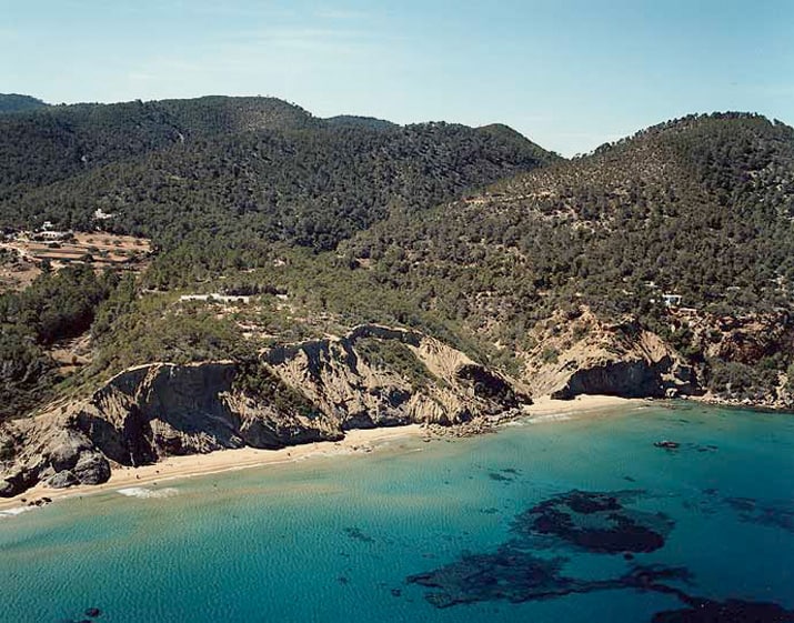 balearic-islands-ibiza-santa-eulalia-del-rio-cala-de-saigua-blanca-01