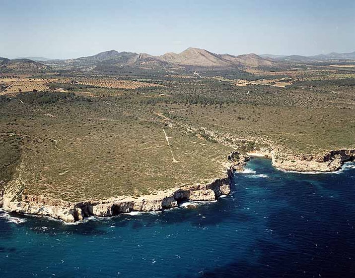 balearic-islands-mallorca-manacor-calo-bota-01